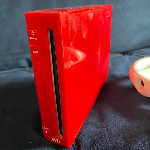 Nintendo Wii(RED) 25th anniversary limited edition full set up with games - Picture 4 of 5